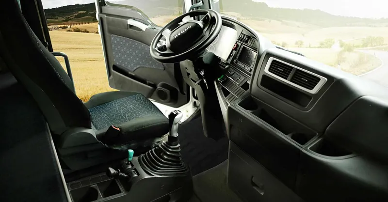 Camión de carga 8x4 SITRAK C7H