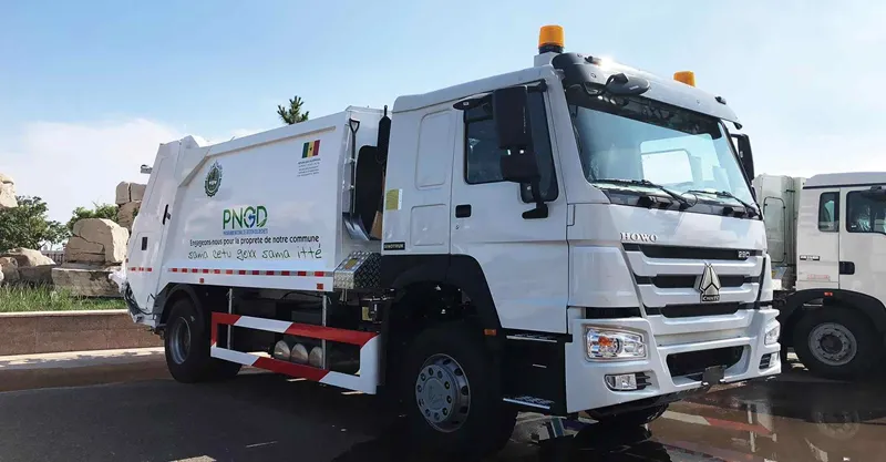 Camión de compactador de basura de saneamiento 6x4 Howo-7