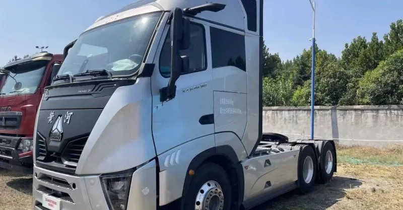 Tractor Truck 6x4 570 HP Euro 6 Sinotruk River Yellow River x7