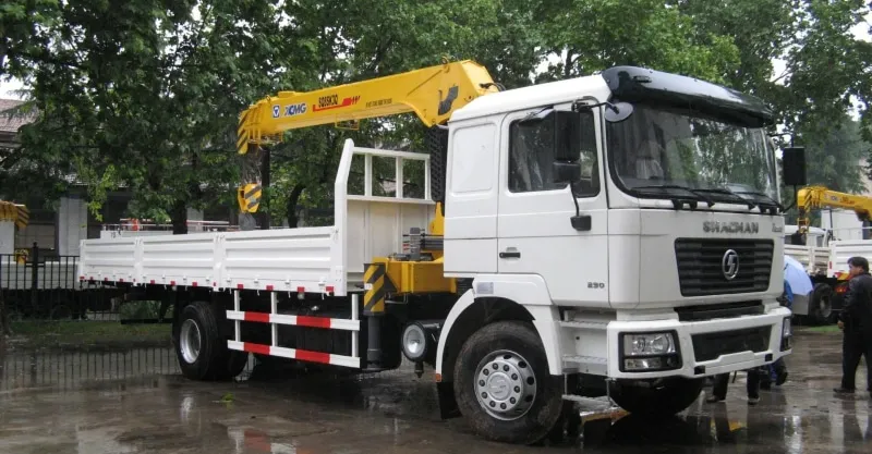 Cargo Truck with Crane 4x2 Shacman F2000