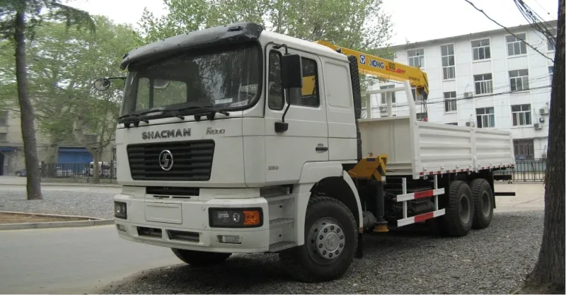 Cargo Truck with Crane 4x2 Shacman F2000