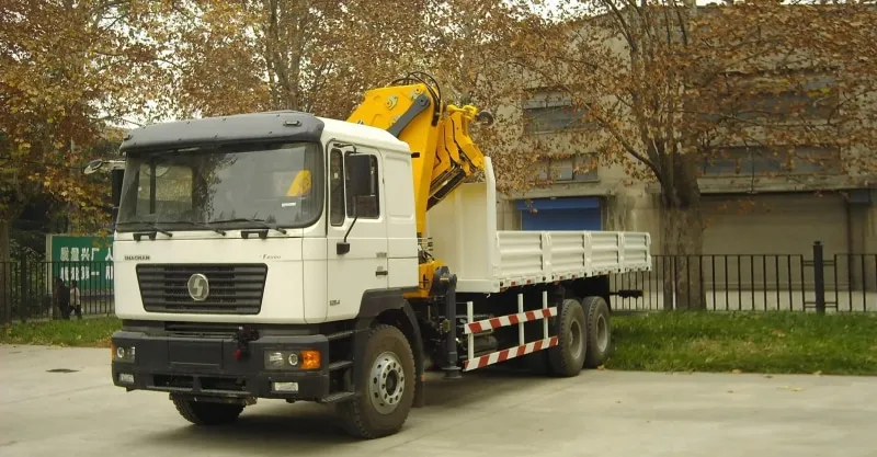 Cargo Truck with Crane 4x2 Shacman F2000